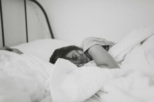 Søvnløshed: Årsager, symptomer og løsninger