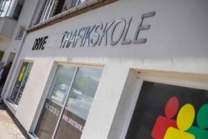 Tjeklisten: Det skal du huske, når medarbejdere skal have trailerkørekort